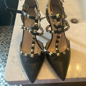 Gently used BCBG stiletto heels; pointed toe: sz 8